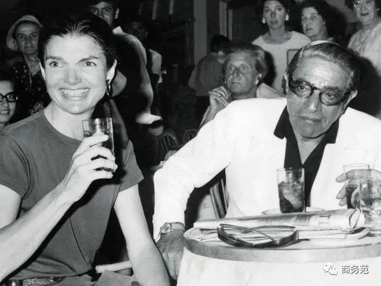 生活史上最强塑料名媛姐妹：姐姐嫁总统、妹妹当王妃，还一起抢首富撕了一辈子…