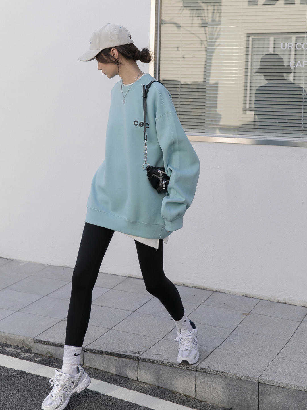 小个子 小个子女生秋冬怎么穿？试试这些卫衣搭配方式，减龄俏皮又保暖