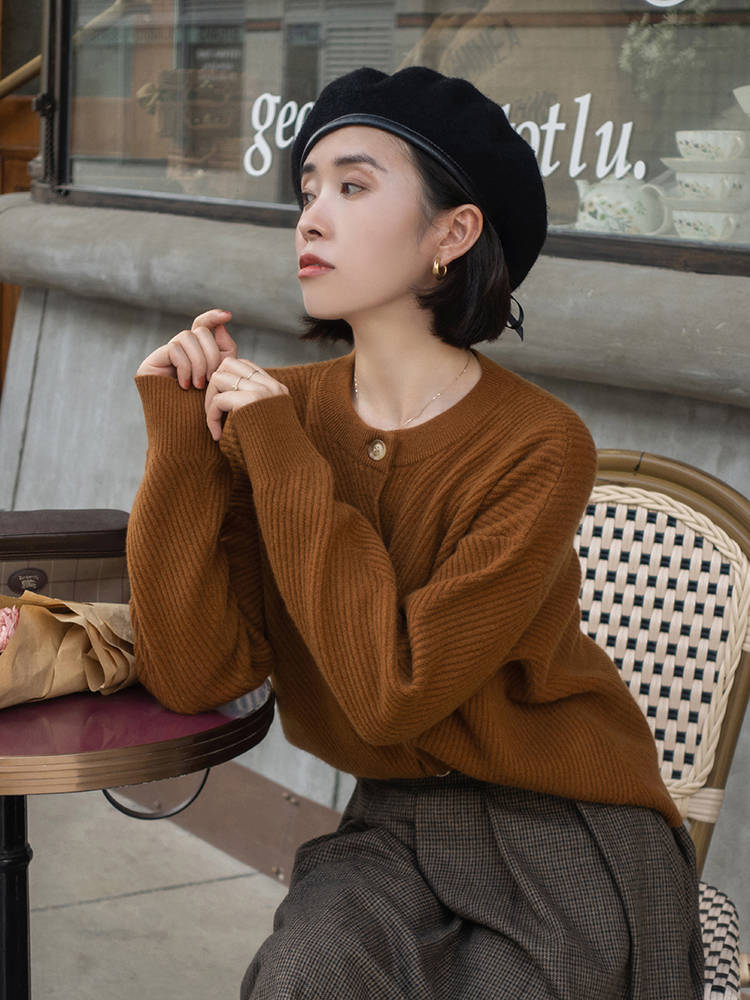 颜色 不露腿的秋冬穿搭来喽，大衣搭配牛仔裤保暖舒适，时髦又显气质