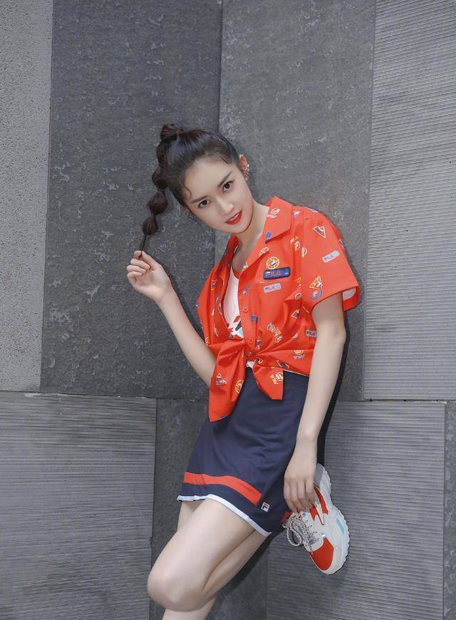 陈玉 陈钰琪身材绝了！漆皮连体裤穿出九头身比例，高级感令人惊艳