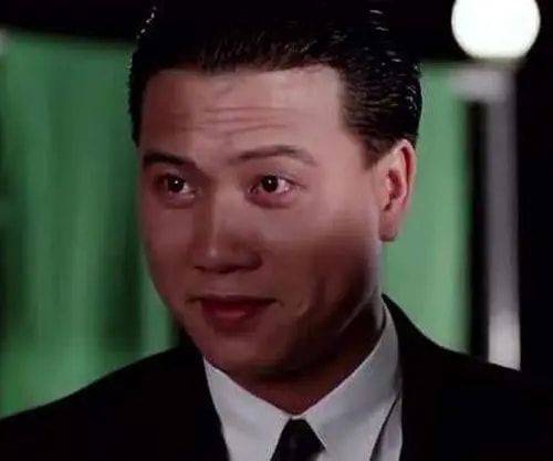 原创64岁万梓良不甘被埋没直播官宣当导演拍电影穿着更显浮夸