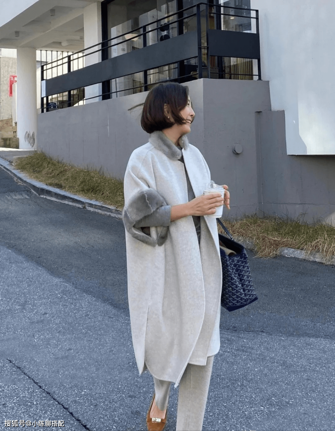 大衣 建议50+女性穿大衣时,记住“3要3不要”,更显优雅得体好气质