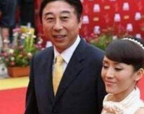 从 敲诈50万 到 德艺双馨 冯巩经历了什么 相声 全网搜