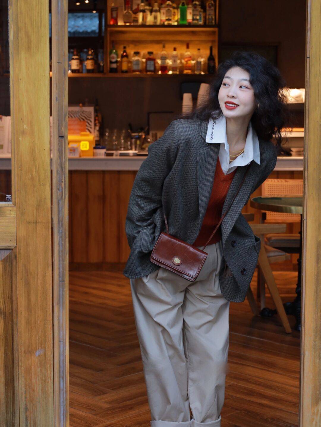 毛衣 秋冬季外套怎样穿出层次感？学会这3点，让你跟臃肿造型说拜拜
