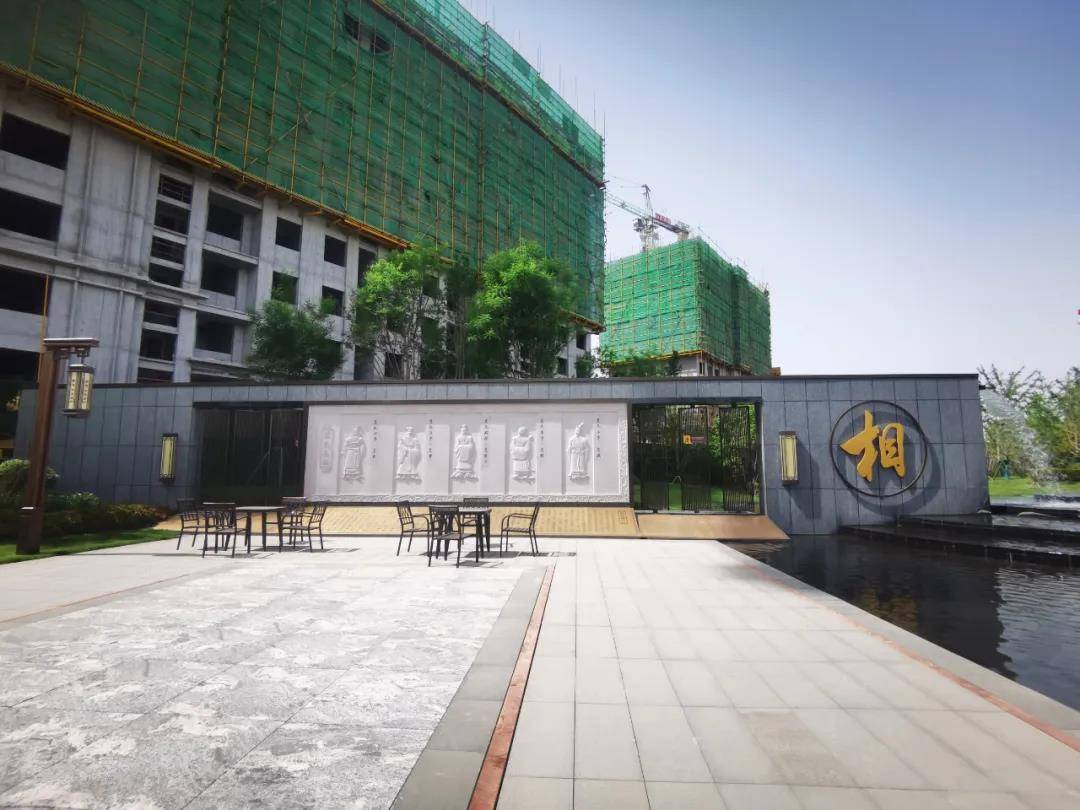 西建天茂蓝湾半岛10#楼,15#楼主体喜封金顶!