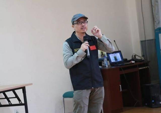 由于门头沟地区山峰较多,想要确定任铁生的位置无异于"大海捞针";于是