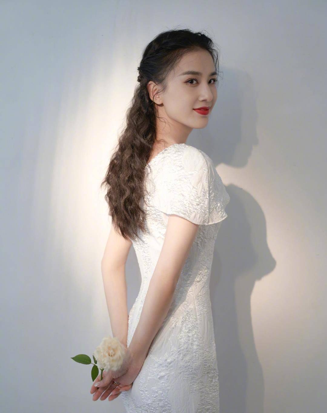 冻龄女神黄圣依,如何像她一样永葆青春?_皮肤