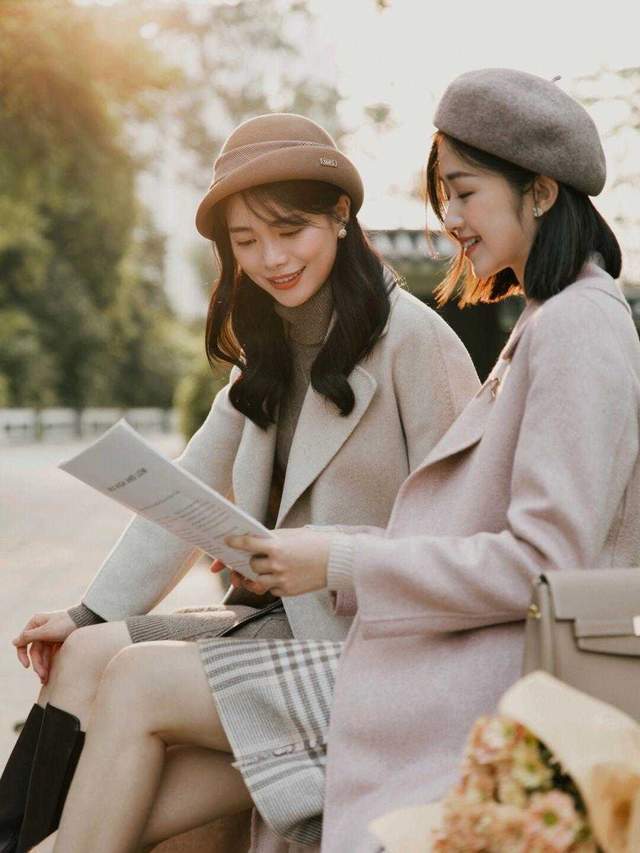 大衣 40+的女性秋冬穿搭指南，一件大衣让你提升气质又减龄，高级洋气