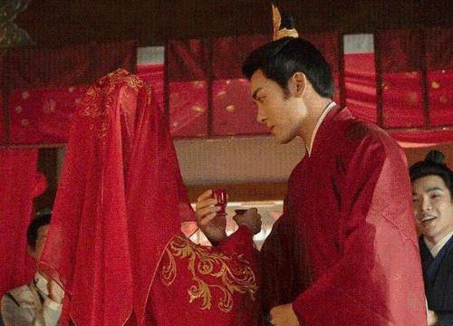 标准线|10年前出演《甄嬛传》，10年后露面《嘉南传》，脸蛋却一点都没老