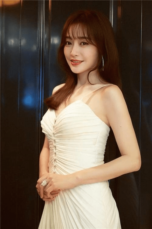 身材 秦岚、霍思燕看着就不是一个风格，虽然是闺蜜，但身材却是俩效果