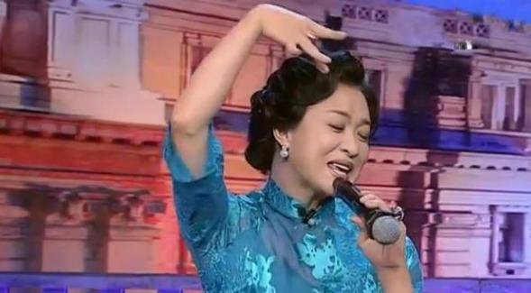 父亲|遭各大卫视卸磨杀驴，所有节目均被停播，到底是谁让金星闭上了嘴