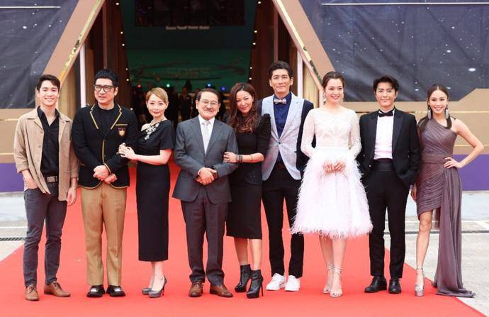 陈自瑶|TVB红毯现场照曝光，74岁汪明荃撑场面，女艺人不惧寒冷大秀身材