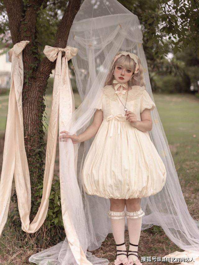 洛丽塔 有女人味还不庸俗！微胖女人这样穿“洛丽塔”，显瘦又显端庄