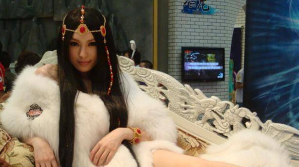 歌壁原来是乃蛮部太阳汗的妃子,铁木真派使者去乃蛮部友好时,歌壁就