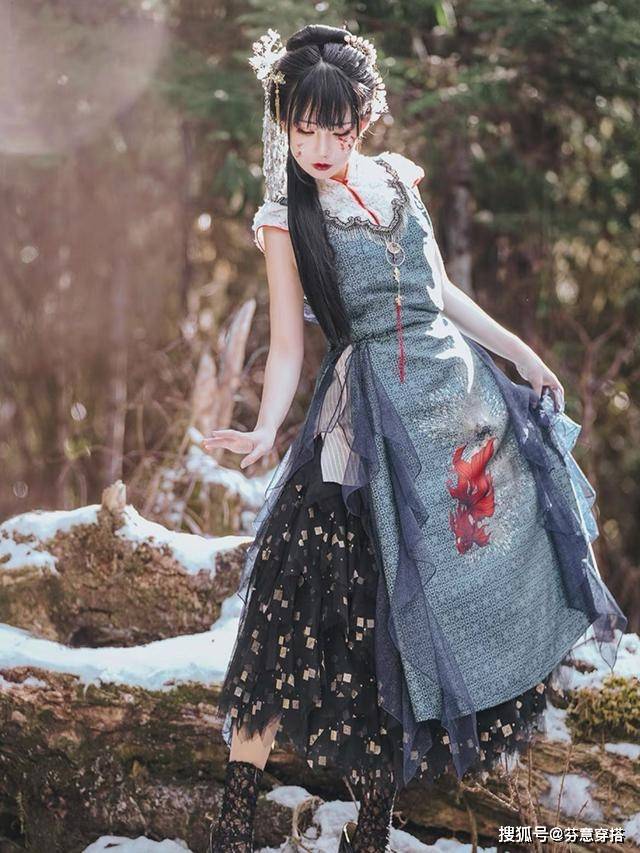 夏天 裙撑外穿算什么？今年夏天大火的“衬裙”才是真厉害，上身好洋气