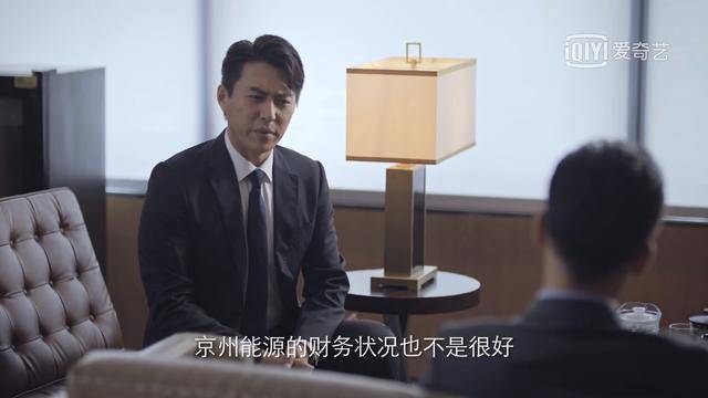 职场|1集就热榜第一！越“老”越开挂的闫妮，凭什么把场子撑住了