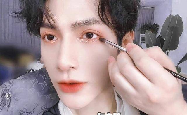 长发|原以为陈都灵很美了，看到罗云熙造型，才知道长月无烬选角不简单