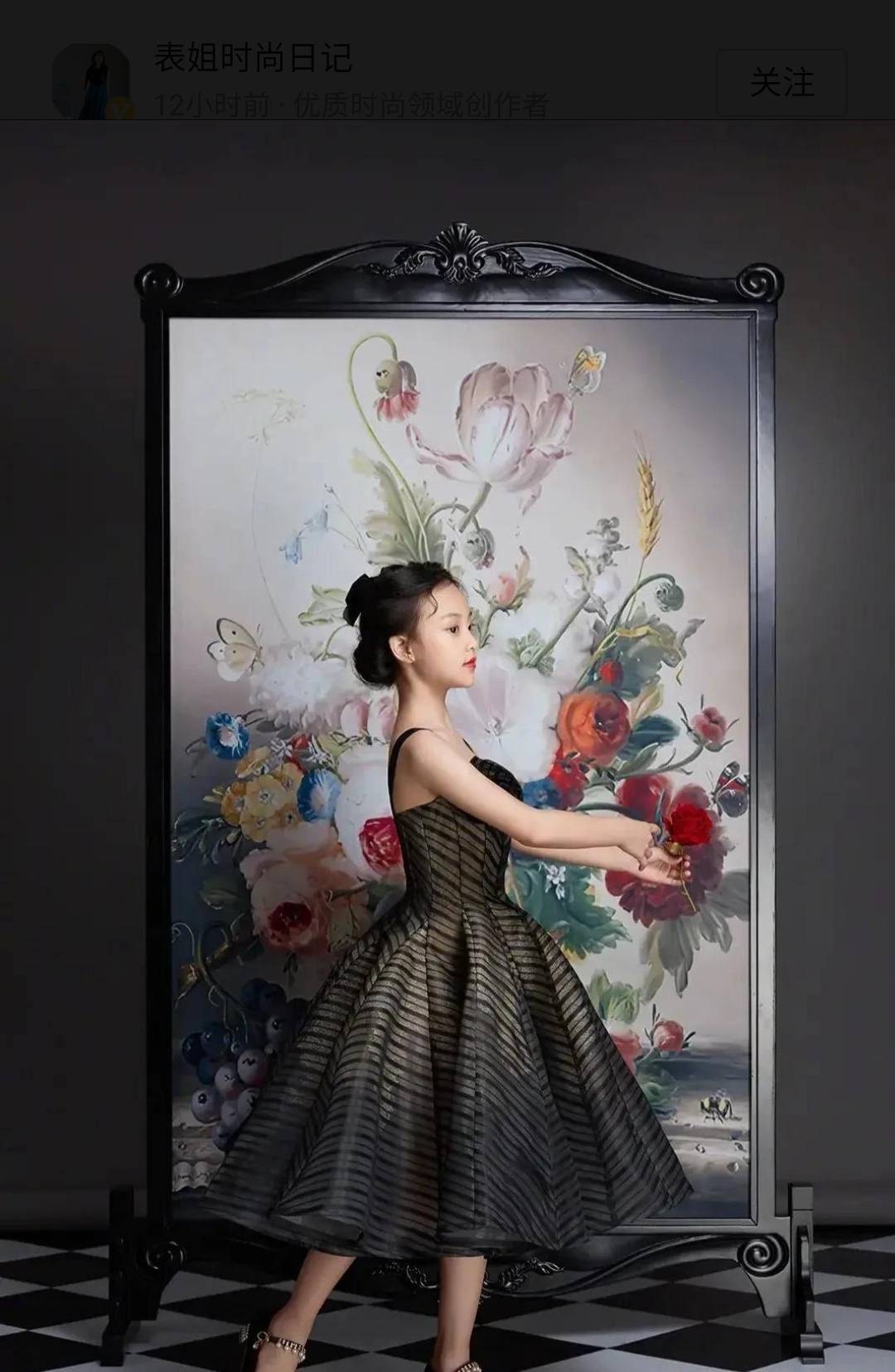 李小璐 李小璐带女儿拍写真，穿纱裙配卷发像贵妇，9岁甜馨眉眼太像爸爸