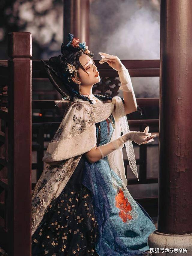 夏天 裙撑外穿算什么？今年夏天大火的“衬裙”才是真厉害，上身好洋气