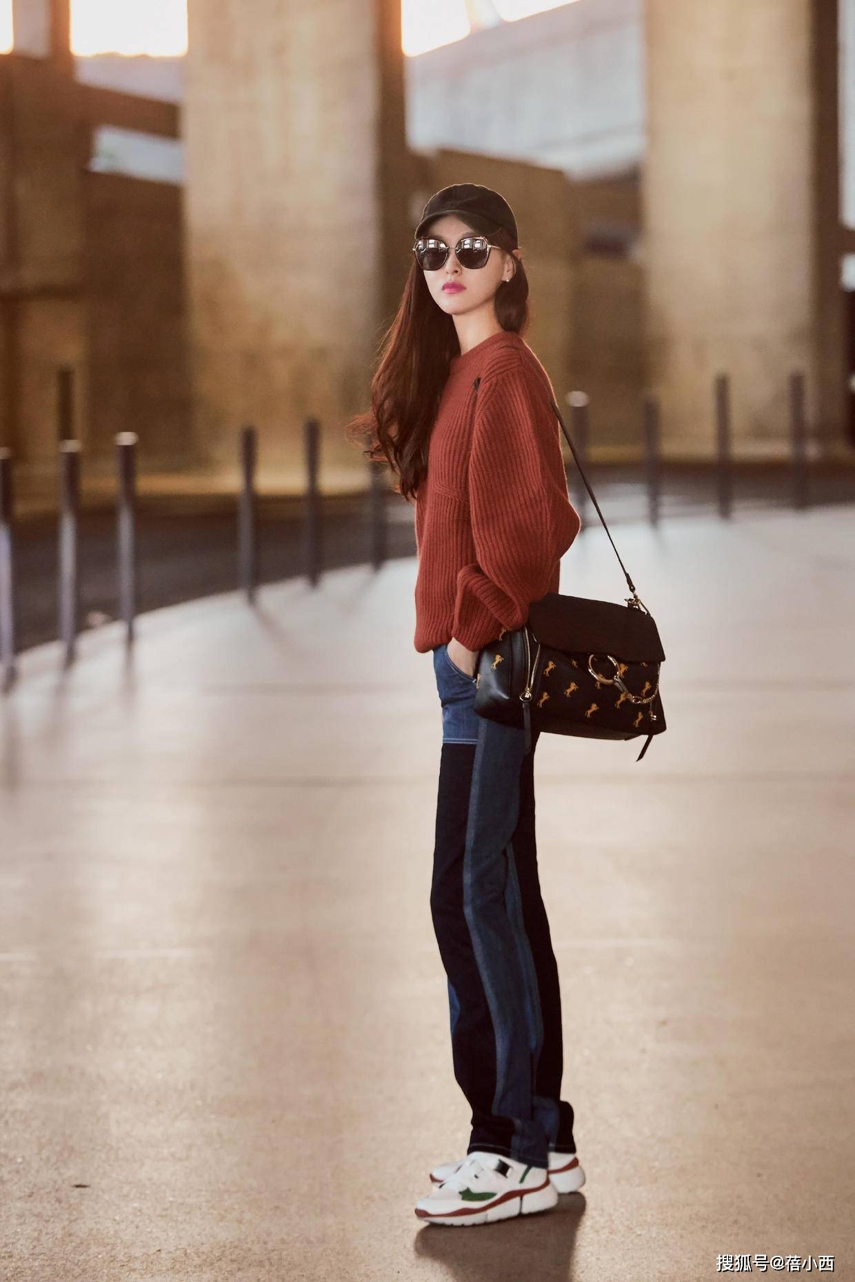 原创又被唐嫣惊艳了戴绣球花手套穿柠檬黄抹胸裙网友绝美