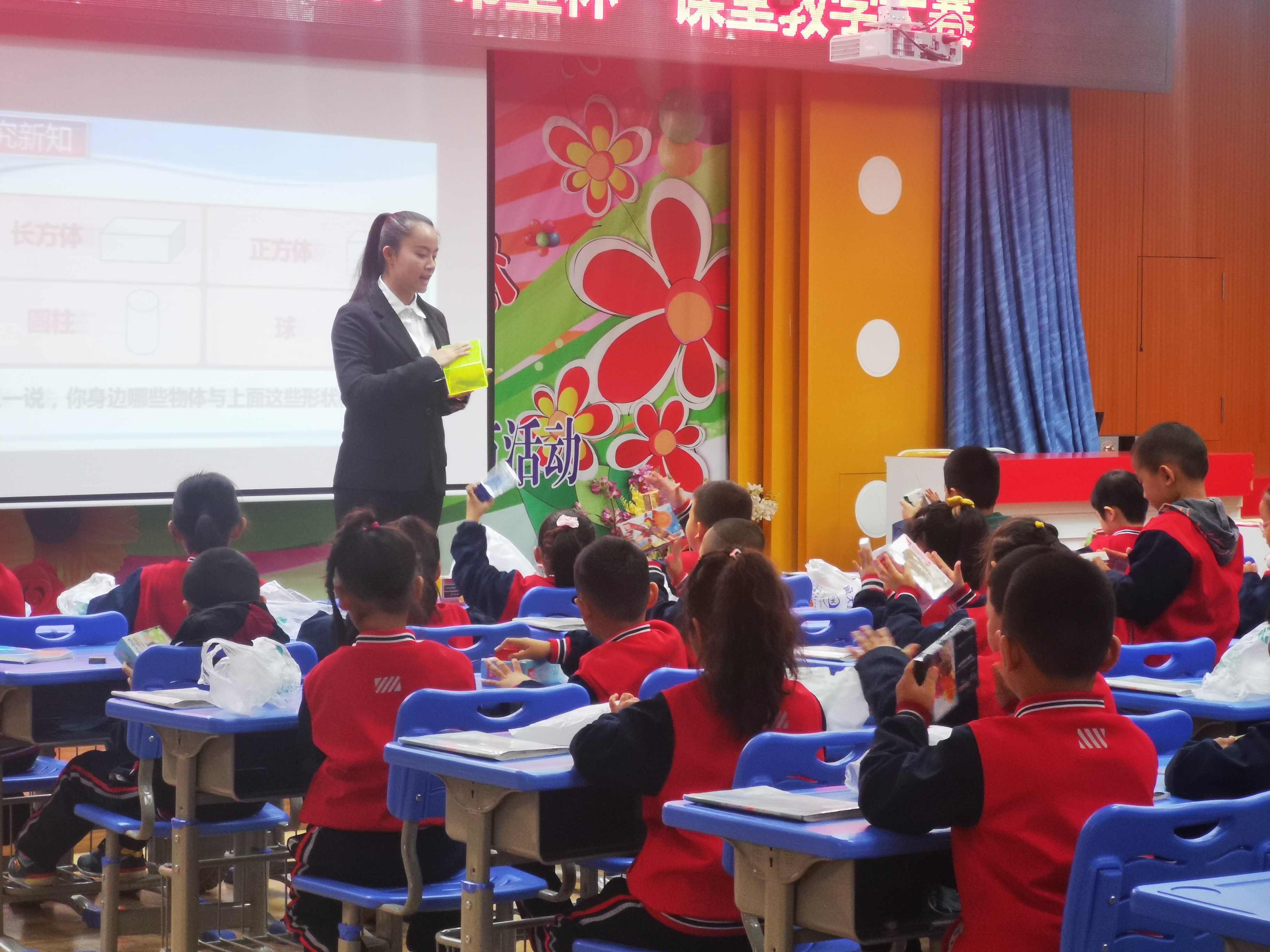 库尔勒市第一小学:课堂竞赛展风姿 百舸争流赛教艺