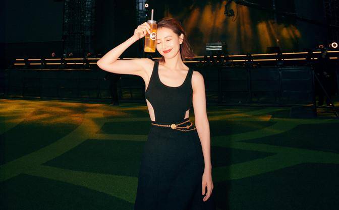 毛衣 高圆圆谢霆锋难得同框,穿毛衣帅哥面前变小女人,两人合体超养眼