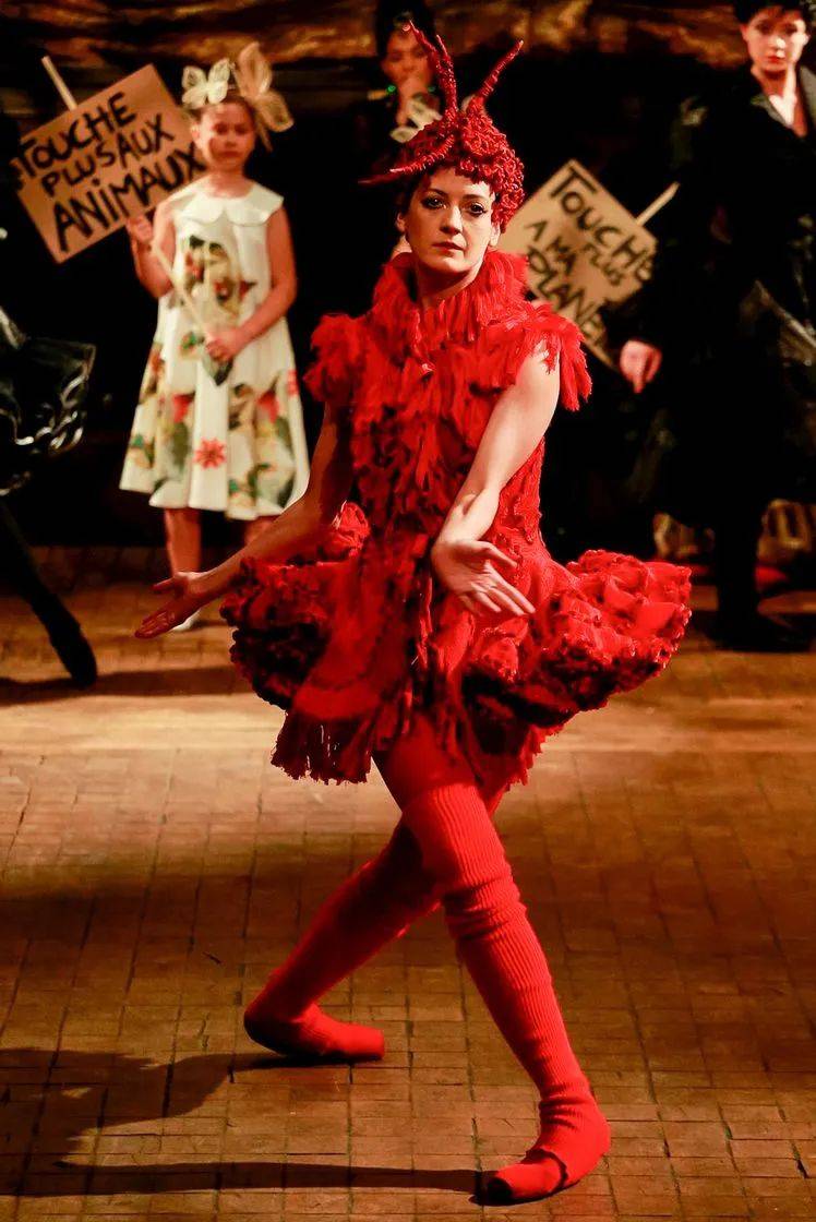 戏剧性 如此戏剧性的舞台表演,原来都是时装秀!