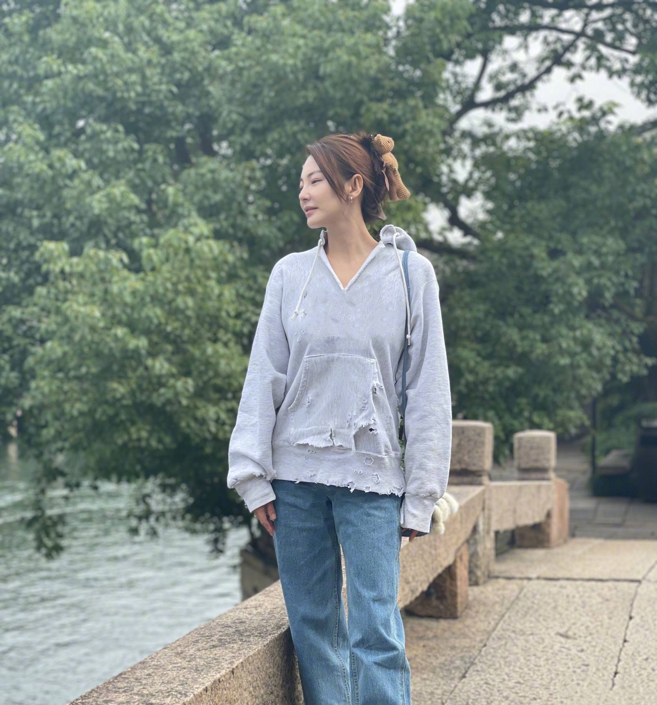 设计 真不愧是人间尤物，风格大变的张雨绮，休闲装穿出霸道女总裁