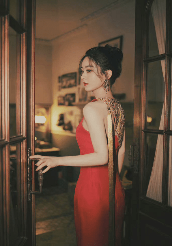 赵丽颖 国产高定真挺顶的,穿在赵丽颖的身上,感觉更加分了,很养眼