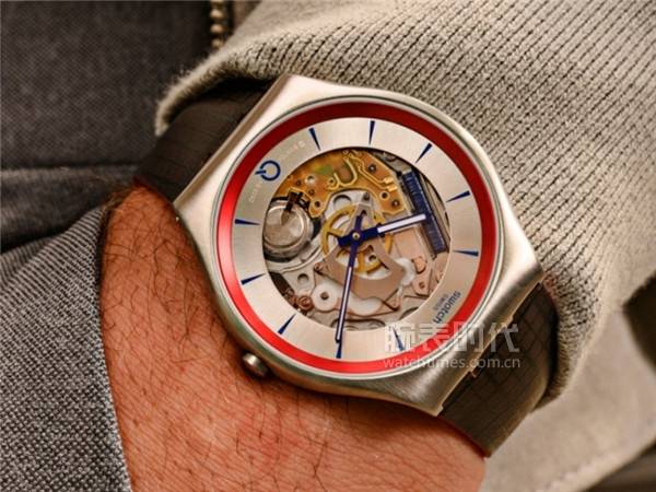 《007:无瑕赴死》限量版斯沃琪,沙漠真力时.你可能感兴趣的5款新表