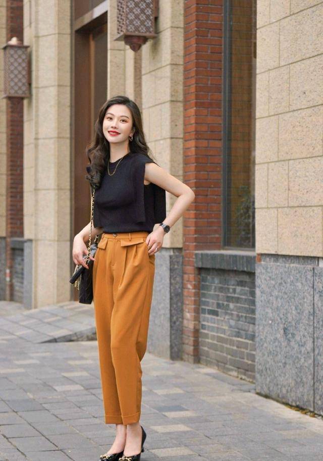 示范 利落高级的职场穿搭示范，知性干练又有气场，酷炫霸气却不高冷
