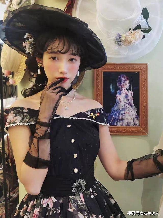 配饰 法兰西洛丽塔美出圈了，网友直言，这才是真正的