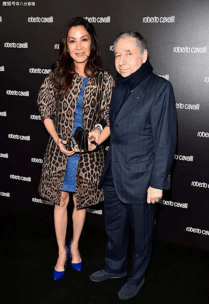 身材 杨紫琼奔六年纪品味依旧不俗，一袭白裙现身优雅大气，美得高级