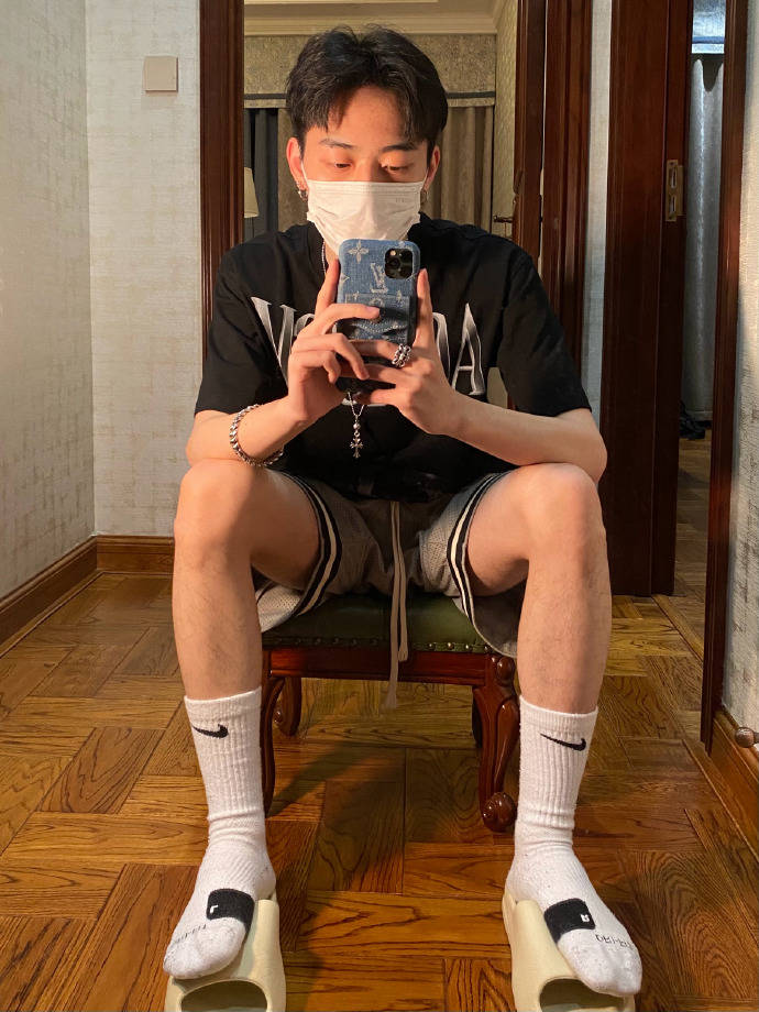 180cm身高的21歲大男孩，一身輕薄肌輕奢迷人，自拍毫不掩飾秀長腿！ 健身減肥達人 第8张