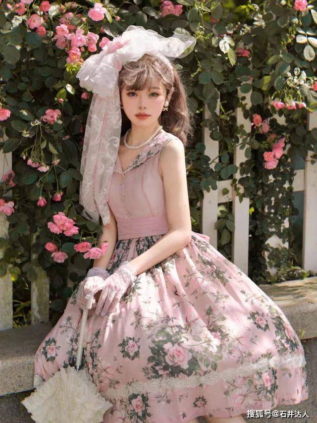 配饰 法兰西洛丽塔美出圈了，网友直言，这才是真正的