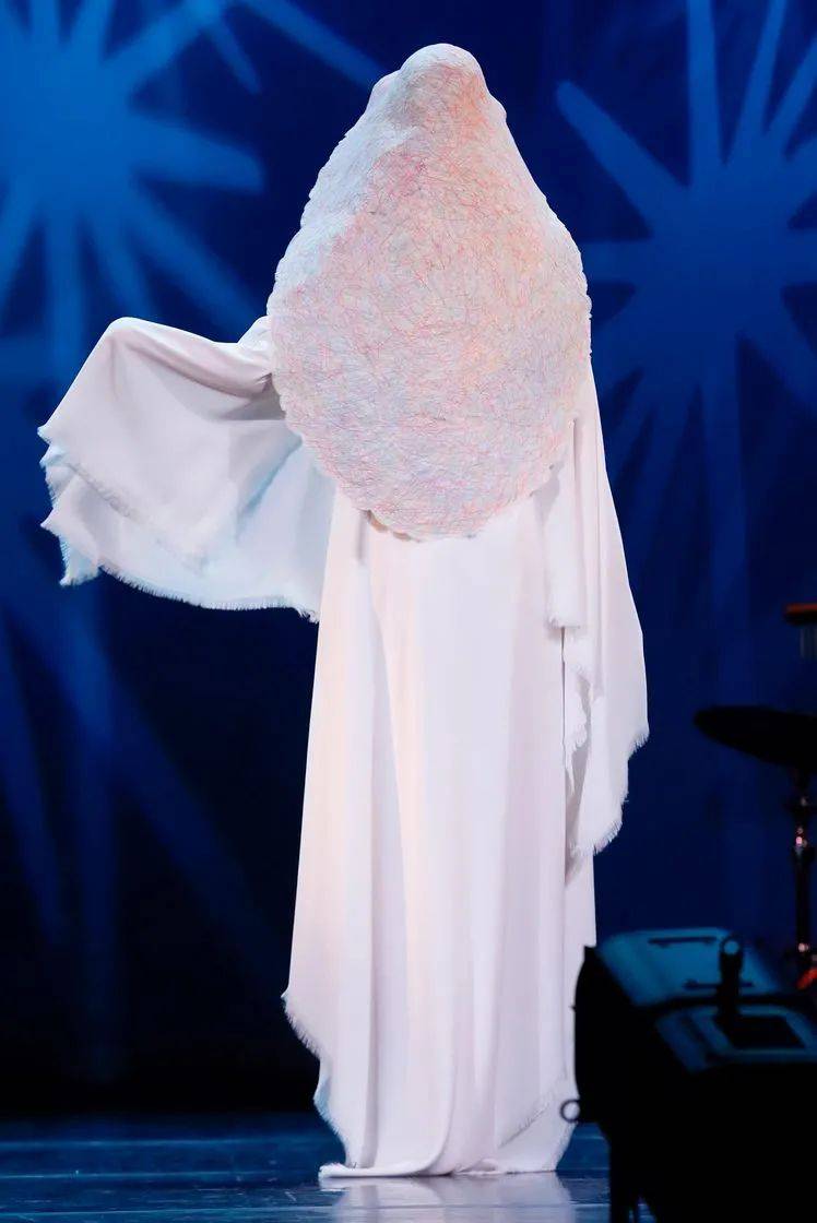 戏剧性 如此戏剧性的舞台表演,原来都是时装秀!