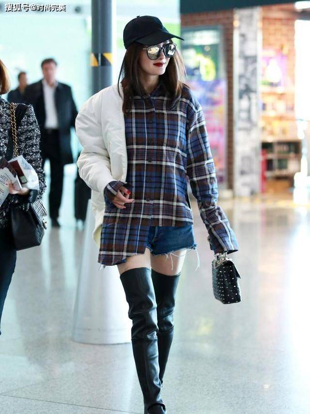 元素 刘亦菲厉害了,穿普通的格子衬衫也有明星范,“曲线腿”没藏住