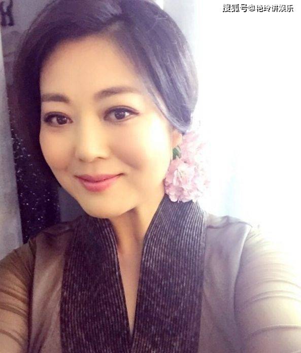 因为|她因长相跑龙套多年，一剧走红塑造纯朴农村女形象，42岁结婚幸福