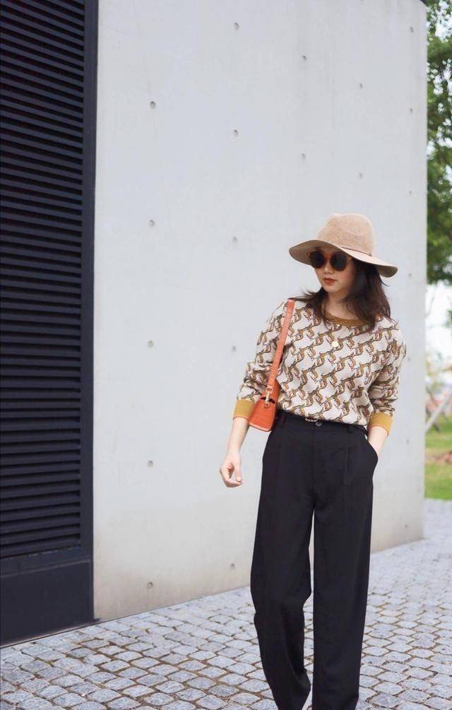 身材 秋冬要学会“毛衣+西装裤”搭配，利落干净，还很时髦！