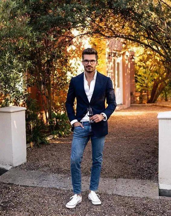 整体 3、40岁的男人，如何用几十块的帆布鞋，搭配出几千块的感觉？