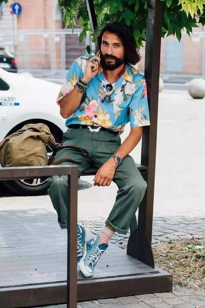 整体 3、40岁的男人，如何用几十块的帆布鞋，搭配出几千块的感觉？