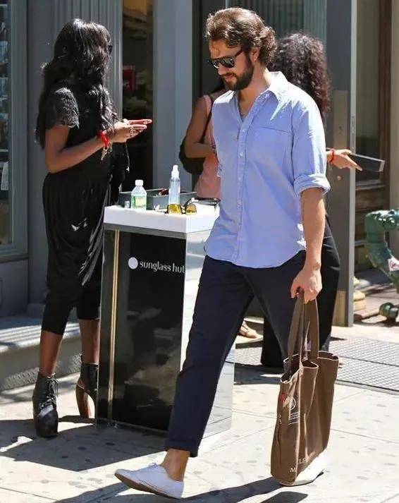 整体 3、40岁的男人，如何用几十块的帆布鞋，搭配出几千块的感觉？