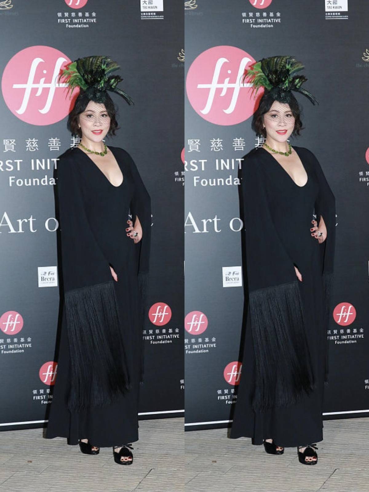 黑色 真是服了刘嘉玲的审美,头上顶个“孔雀毛”,也真是不嫌重啊