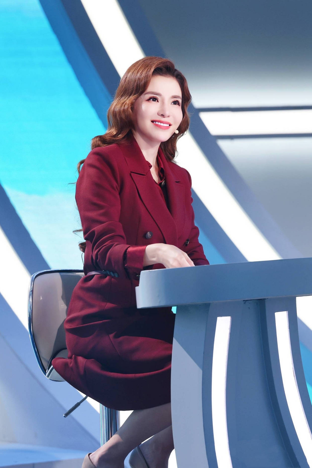 时尚 朱迅年轻时也太美了,清纯甜美如漫画少女,穿搭高级又时髦