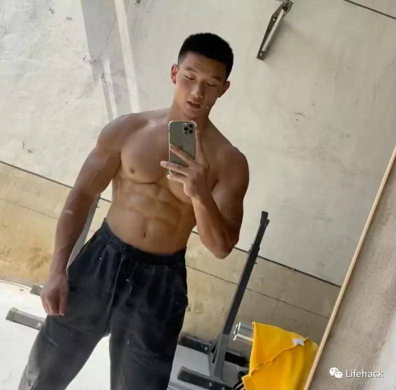 锻炼|农村小伙疯狂秀肌肉，身材碾压99%健身教练