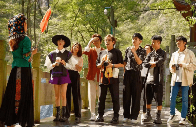 谭咏麟|芒果综艺又天花板了！《时光音乐会》开播受好评，被6家央媒夸赞