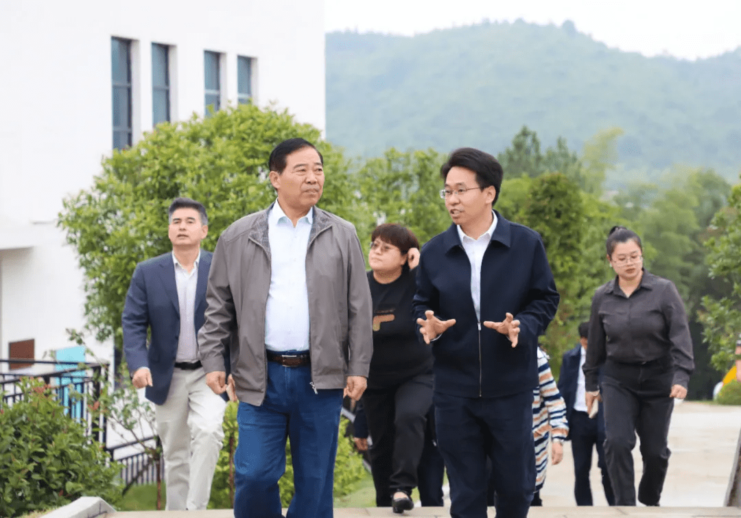 副区长范小敏,副区长周菁,湘东文广新旅局党组书记刘科乾,局长王晋等