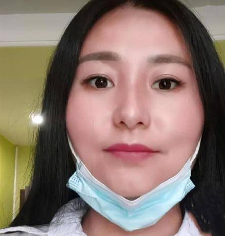丑恶嘴脸造谣岳云鹏私生的女子开始直播圈钱还称只是道歉