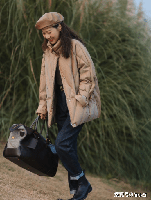 显得 今年流行这4种“羽绒服”，搭配牛仔裤、半身裙时髦又洋气