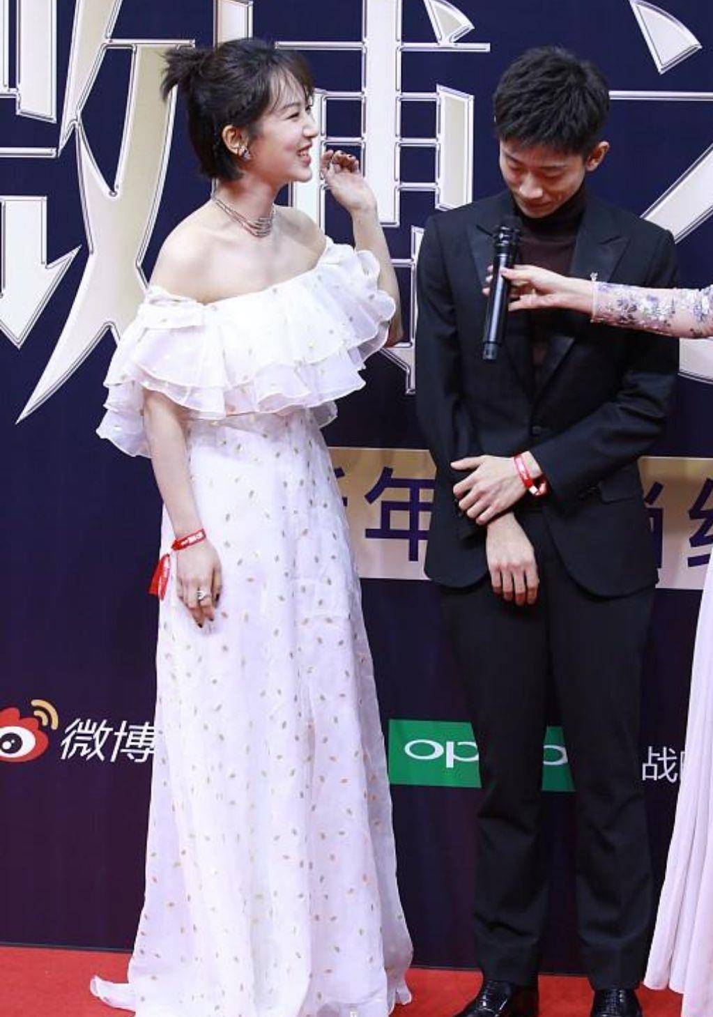 时尚 杨紫的少女感真强，和小4岁的关晓彤同框合影，却反而更加显嫩